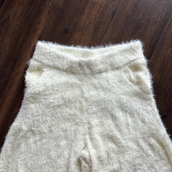 Lulu’s Eyelash Lounge Pants - Picture 2 of 3